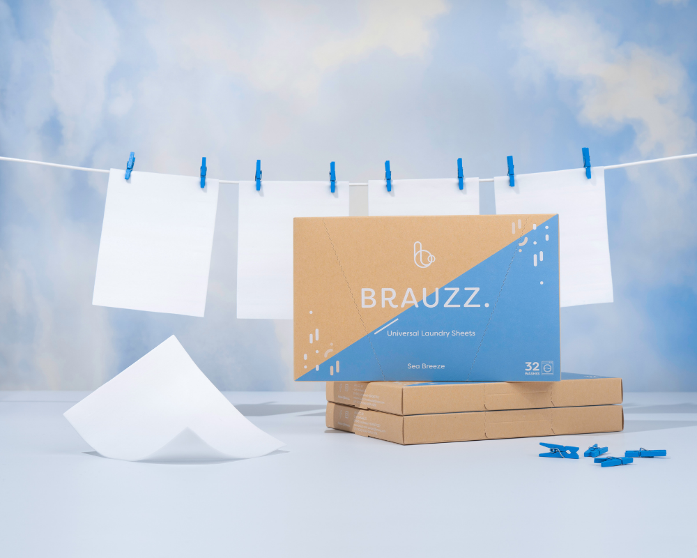 Volle wasmand met doosje brauzz wasstrips op